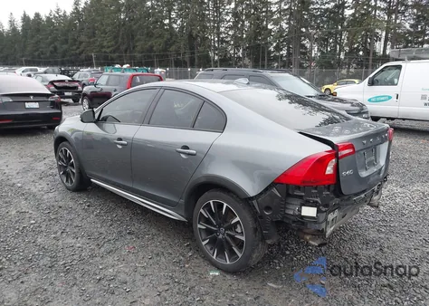 2017 Volvo S60 Cross Country T5 z USA, uszkodzony, nr VIN YV440MUM5H2004290